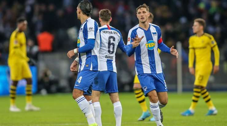 Vào! Dodi Lukebakio quan sát nhanh và dứt điểm. Cú sút của anh ấy chạm người Vladimir Darida (Hertha Berlin) và đổi hướng, đánh bại thủ môn. 1:2.