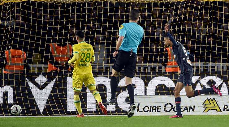 Một nỗ lực cá nhân đáng kinh ngạc của Azzedine Ounahi (Marseille) kết thúc với một cú sút từ trong vòng cấm. Cầu thủ này đưa bóng đi hiểm hóc vào góc thấp bên trái và thay đổi tỉ số thành 0:2. Thủ môn Alban Lafont đã không thể làm được gì.