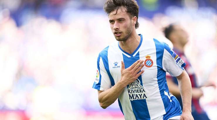 Javier Puado (Espanyol) xâm nhập vòng cấm trước khi nhận một đường chuyền tuyệt vời của đồng đội và tung một cú sút chuẩn xác để đánh bại thủ môn. Quả bóng bay vào góc thấp bên trái khung thành.