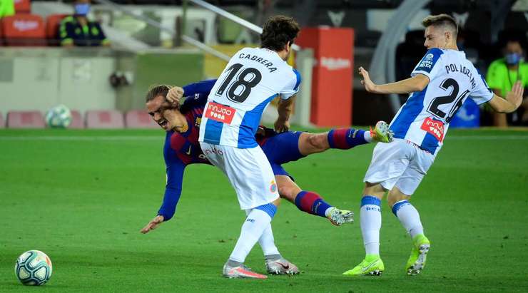Jose Luis Munuera Montero có góc nhìn rất tốt và đã quan sát rõ ràng pha phạm lỗi của Leandro Cabrera (Espanyol). Một tình huống khác dẫn đến quả phạt trực tiếp cho Barcelona.