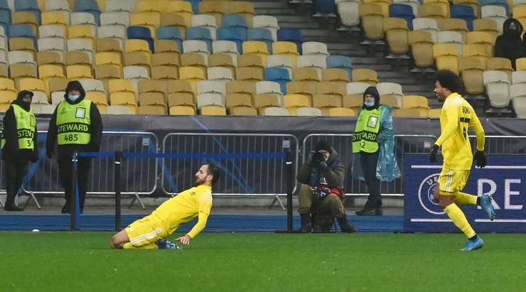 Vào! Boban Nikolov (Sheriff Tiraspol) sút bóng bật ra vào góc trái phía dưới sau khi bóng đến chỗ anh ấy trong vòng cấm. Tỉ số là 1:1.