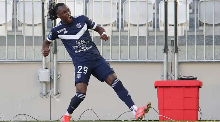 Vào! Remi Oudin kiến tạo cho Alberth Elis (Bordeaux) một đường chuyền tốt trong vòng cấm. Nó cho phép anh ấy dứt điểm với một cú sút chìm vào ngay giữa khung thành. 2:0.