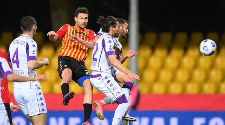 Artur Ionita (Benevento) đón quả phạt góc và thể hiện khả năng săn bàn của mình với một cú đánh đầu lạnh lùng từ cự li gần vào góc thấp bên trái cầu môn. Tỉ số là 1:3.