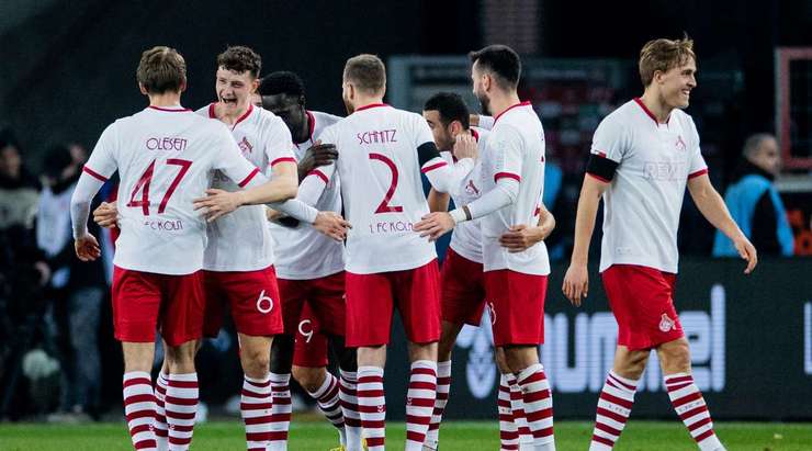 Vào! Ellyes Skhiri (Köln) nhận bóng trong vòng cấm ở một vị trí rất thuận lợi và dứt điểm. Cú sút của anh đổi hướng khi chạm vào một cầu thủ đối phương, khiến thủ môn Kevin Trapp bó tay. Tỉ số đã được nâng lên 3:0.