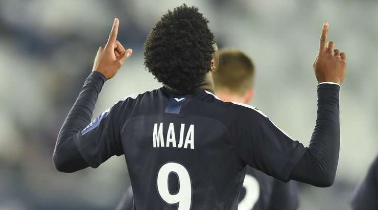 Josh Maja (Bordeaux) nhận một đường chuyền đẹp mắt từ đồng đội và tung cú sút chìm vào góc thấp bên trái khung thành. Một bàn thắng tuyệt vời!