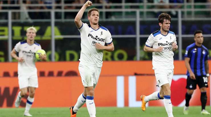 Vào! Mario Pasalic (Atalanta) sút bóng bật ra vào chính giữa khung thành sau khi bóng đến chỗ anh ấy trong vòng cấm. Tỉ số là 2:1.