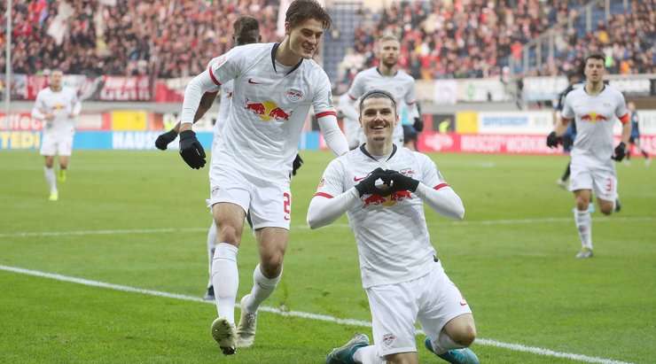 Vào - 0:2! Marcel Sabitzer (RB Leipzig) tung một cú sút từ rìa vòng cấm và ghi bàn vào nóc lưới. Nordi Mukiele kiến tạo thành bàn.