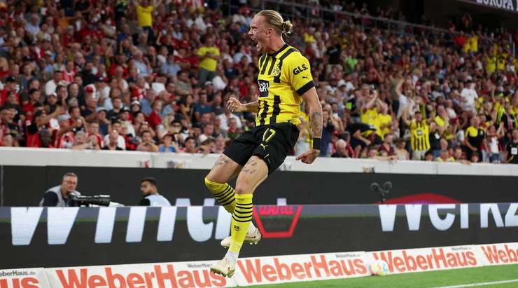 Một nỗ lực cá nhân đáng kinh ngạc của Marius Wolf (Dortmund) kết thúc với một cú sút từ trong vòng cấm. Cầu thủ này đưa bóng đi hiểm hóc vào góc thấp bên trái và thay đổi tỉ số thành 1:3. Thủ môn Mark Flekken đã không thể làm được gì.