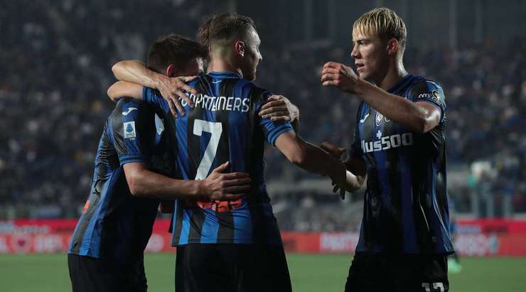 Vào! Teun Koopmeiners (Atalanta) sút bóng bật ra vào góc phải phía dưới sau khi bóng đến chỗ anh ấy trong vòng cấm. Tỉ số là 2:0.