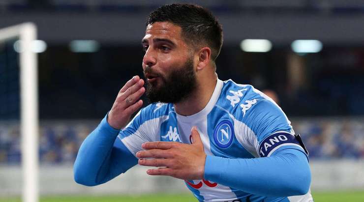 Vào! Lorenzo Insigne (Napoli) đón một đường chuyền và đến rìa vòng cấm để bấm bóng xuất sắc qua thủ môn và vào lưới trống. Anh ấy thay đổi tỉ số thành 3:0.