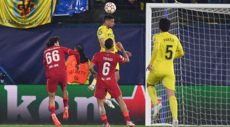 Etienne Capoue trình diễn kĩ thuật xuất sắc của mình và treo một đường bóng bổng đẹp mắt vào trong vòng cấm , nơi Francis Coquelin (Villarreal) đón bóng và ghi tên lên bảng điện tử với một cú đánh đầu chuẩn xác vào sát mé trong cột dọc bên trái. Tỉ số là 2:0.