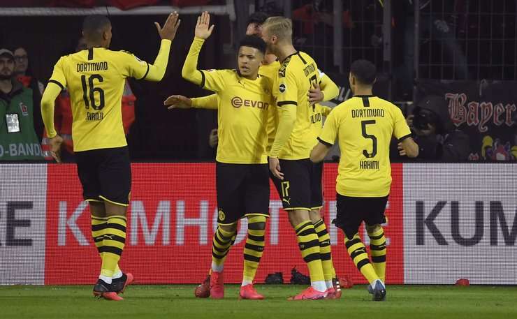 Vàoo! Jadon Sancho nhận trách nhiệm thực hiện quả phạt góc, còn Mats Hummels (Dortmund) là người đã chạm được đầu vào quả bóng và đưa nó vào góc trái khung thành. Tỉ số là 1:1.