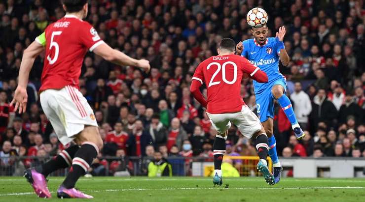 Vào rồi! Renan Lodi (Atl. Madrid) nâng tỉ số lên 0:1 bằng cú đánh đầu từ cự ly gần ghim quả bóng vào góc trái khung thành sau đường căng ngang kiến tạo của Antoine Griezmann.