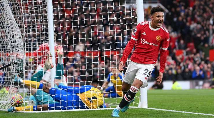 Vào! Marcus Rashford tung một đường chuyền tốt vào vòng cấm và bóng tìm đến Jadon Sancho (Manchester United). Cầu thủ này không bỏ lỡ vận may của mình và dễ dàng sút bóng từ cự ly gần vào lưới. 1:0.