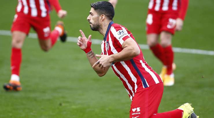 Vào! Luis Suarez (Atl. Madrid) giành chiến thắng trên chấm phạt đền bằng một cú sút không thể cản phá, vượt qua tầm với của thủ môn Jeremias Ledesma vào góc thấp bên phải.