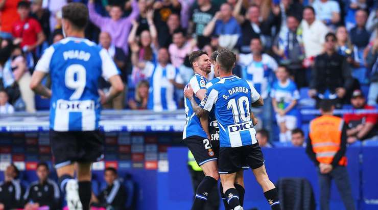 Vào! Sergi Darder dọn cỗ cho Nico Melamed (Espanyol) tại rìa vòng cấm người sút bóng vào góc phải phía dưới. 1:1.