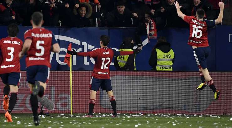 Một nỗ lực cá nhân đáng kinh ngạc của Abde Ezzalzouli (Osasuna) kết thúc với một cú sút từ trong vòng cấm. Cầu thủ này đưa bóng đi hiểm hóc vào góc thấp bên phải và thay đổi tỉ số thành 1:0. Thủ môn Julen Agirrezabala đã không thể làm được gì.