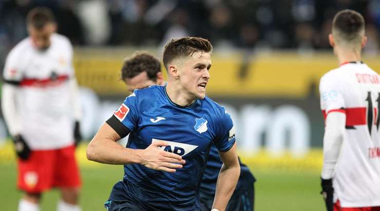 Jacob Bruun Larsen thực hiện một quả tạt bổng chính xác vào vòng cấm. Christoph Baumgartner (Hoffenheim) đón bóng và dứt điểm với một cú sút nhanh vào nóc lưới. Thủ môn đã không có cơ hội nào để cản phá! Tỉ số đã được thay đổi thành: 2:1.