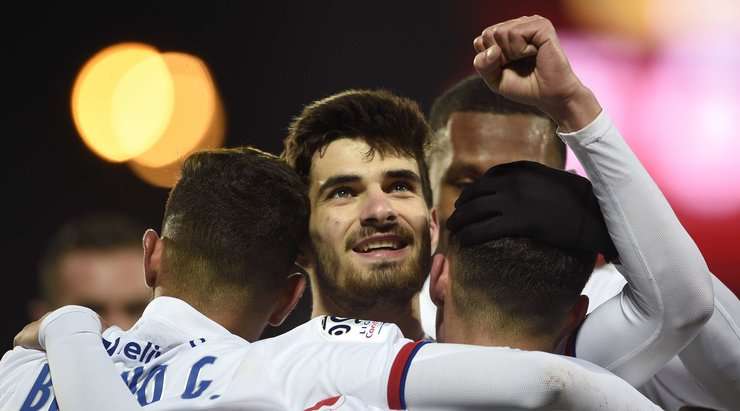 Một nỗ lực độc diễn xuất sắc của Houssem Aouar (Lyon). Anh len lỏi qua hàng phòng ngự đối phương ở bên trong vòng cấm trước khi dứt điểm gọn gàng vào lưới.