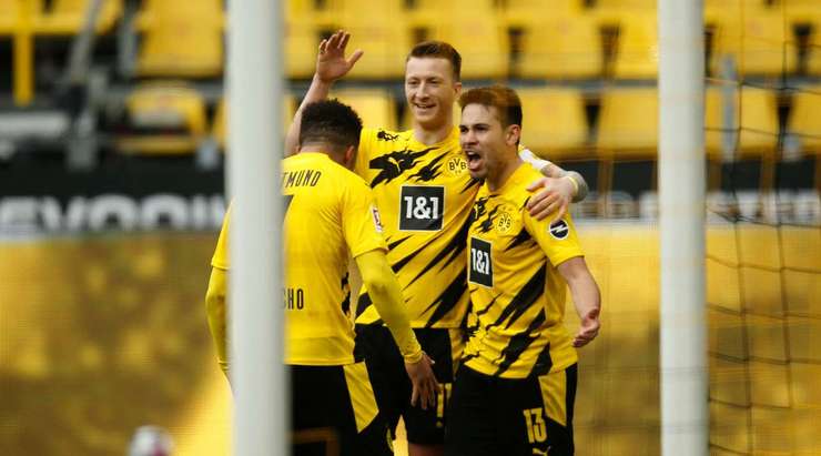 Vào! Raphael Guerreiro dọn cỗ cho Jadon Sancho (Dortmund), người ghi bàn với một pha dứt điểm cự li gần đơn giản. Tỉ số là 3:2.