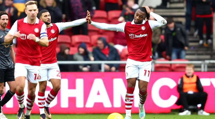 Vào rồi! Andreas Weimann thể hiện khả năng bao quát trận đấu bằng một đường chuyền dài vào đúng đà di chuyển của Antoine Semenyo (Bristol City), người đã đánh đầu chuẩn không cần chỉnh từ cự ly gần vào chính giữa khung thành. Tỉ số là 1:1.
