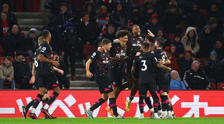 Vàoo! Ivan Toney (Brentford) ghi bàn với một cú sút trong vòng cấm sau khi đón một đường chuyền bằng đầu từ Christian Norgaard. Anh ấy thay đổi tỉ số thành 0:1.