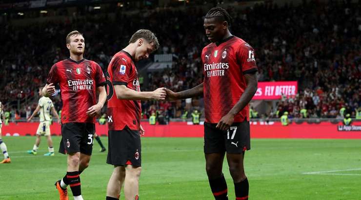 Rafael Leao (AC Milan) khôn khéo phá bẫy việt vị và xông về phía khung thành. Khi trước mặt chỉ còn người gác đền, anh lạnh lùng đệm bóng, đưa bóng vượt quá tầm với của thủ môn và bay vào lưới!