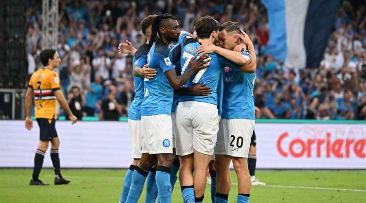 Vào! Victor Osimhen (Napoli) tinh quái dừng lại một nhịp trước khi sút, chờ cho thủ môn Martin Turk đổ người trước khi bình tĩnh đưa bóng vào góc phải khung thành.