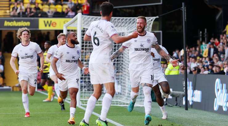 Một quả đá phạt được thực hiện hoàn hảo! Christian Eriksen tạt bóng vào và Pontus Jansson (Brentford) bật cao dứt điểm tại rìa vòng 5m50. Cú đánh đầu từ cự li gần của anh ấy đi chìm vào ngay giữa khung thành, và tỉ số đã được thay đổi – 1:2.