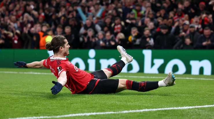 Vào! Bruno Fernandes chuyền cho Marcel Sabitzer (Manchester United) tại rìa vòng cấm và anh ấy tìm đến bên trái mành lưới với một pha dứt điểm tuyệt vời. Tỉ số là 1:0.
