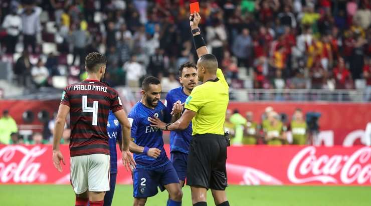 Andre Carrillo (Al-Hilal) bị phạt thẻ đỏ sau một cú chuồi bóng ghê rợn không thể chấp nhận được trong bóng đá!