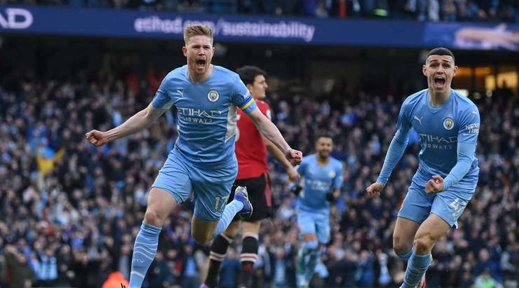 Vào! Bernardo Silva nạp đạn cho Kevin De Bruyne (Manchester City) ở một vị trí bên trong vòng cấm, và cầu thủ này đã giữ được cái đầu lạnh để sút bóng vào góc thấp bên trái khung thành. Tỉ số là 1:0.