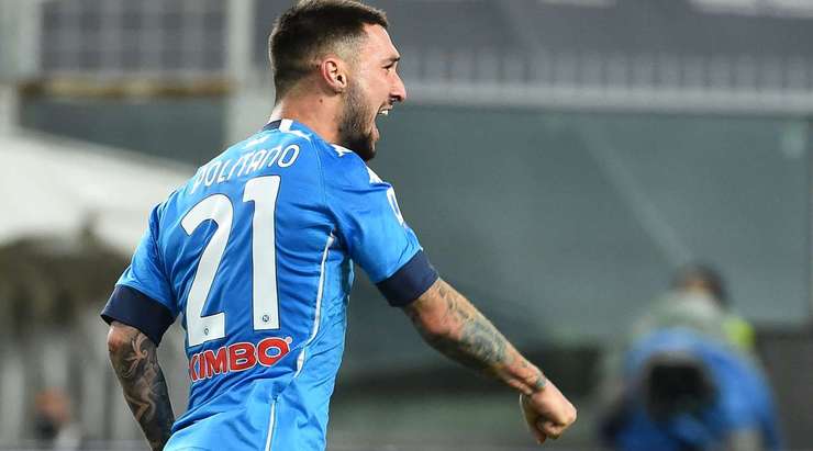Vào! Matteo Politano (Napoli) chớp cơ hội sau một tình huống bóng bật ra trong vòng cấm và đánh bại thủ môn với một cú sút vào góc thấp bên trái. Tỉ số đã được nâng lên: 2:1.