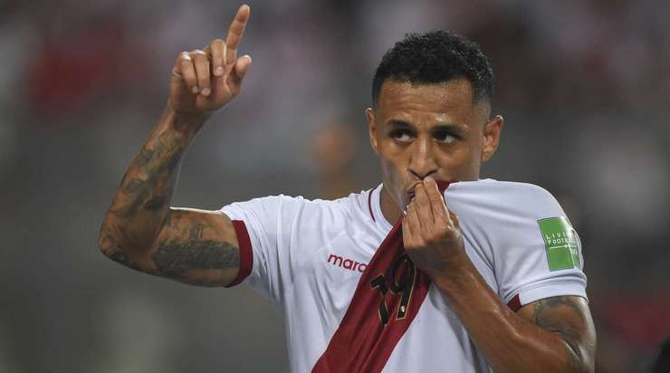 Một cú sút tuyệt vời! Yoshimar Yotun (Peru) thể hiện sự bình tĩnh tuyệt vời trong vòng cấm để tung một cú sút nhanh vào phía trong cột dọc bên trái. Tỉ số là 2:0.