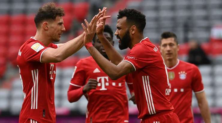 Maxim Choupo-Moting (Bayern Munich) đón được quả tạt chuẩn xác của đồng đội và anh đánh đầu hiểm hóc vào phía trong cột dọc bên trái. Thủ môn đã không có chút cơ hội cản phá nào.