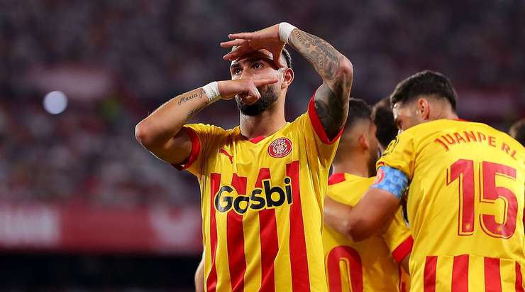 Vào - 0:2! Viktor Tsygankov chuyền bóng như đặt cho Taty Castellanos (Girona), người có một cú sút từ cự ly gần vào lưới, đánh bại thủ môn.