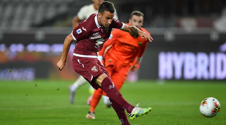 Alejandro Berenguer (Torino) nhận bóng trong tư thế đối mặt với thủ môn sau một đường chuyền rất thông minh xuất phát từ Simone Zaza. Dù phần nhiệm vụ của mình không hề dễ dàng, nhưng anh vẫn tự tin sút bóng làm tung lưới thủ môn đối phương.