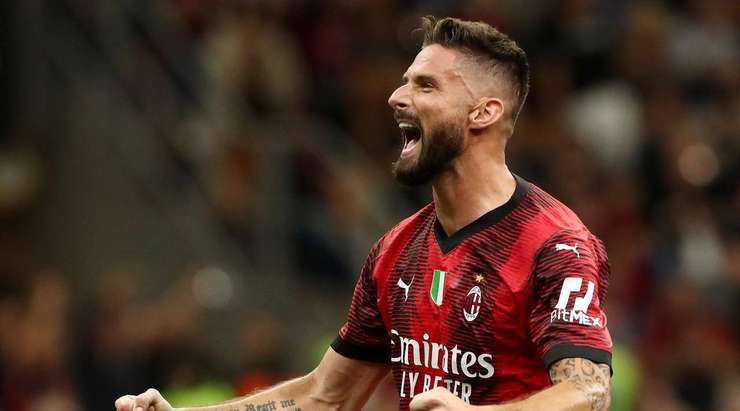 Vào! Olivier Giroud (AC Milan) giành chiến thắng trên chấm phạt đền bằng một cú sút không thể cản phá, vượt qua tầm với của thủ môn Lorenzo Montipo vào góc trái khung thành.