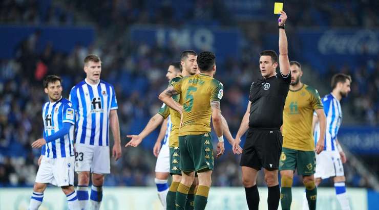 Marc Bartra (Betis) sẽ phải cẩn thận trong suốt thời gian còn lại của trận đấu vì anh ấy vừa bị phạt một chiếc thẻ vàng.