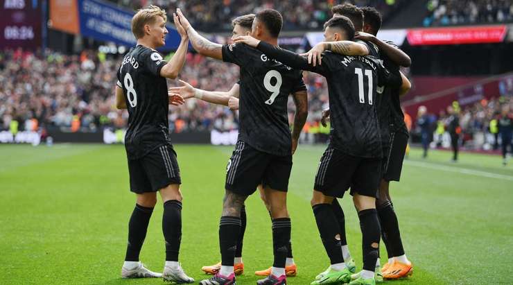 Gabriel Martinelli thực hiện một quả tạt bổng chính xác vào vòng cấm. Martin Odegaard (Arsenal) đón bóng và dứt điểm chìm rất nhanh vào ngay giữa khung thành. Thủ môn đã không thể kịp cản phá. Tỉ số đã được thay đổi thành: 0:2.