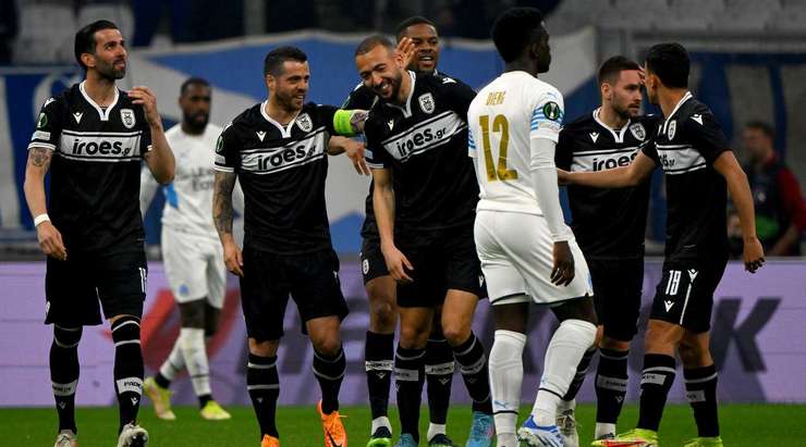 Vào! Andrija Zivkovic là người kiến tạo với một đường chuyền sắc lẹm cho Omar El Kaddouri (PAOK). Cầu thủ này che bóng khéo léo trong vòng cấm trước khi tung ra cú sút nhanh, đưa bóng đi thẳng vào góc cao bên trái khung thành, nâng tỉ số lên 2:1. Tuyệt vời!