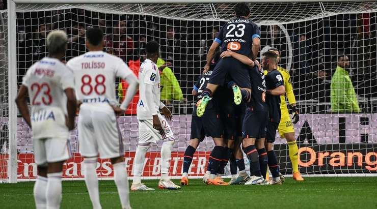 Vào! Cengiz Under (Marseille) sút bóng bật ra đi chìm vào chính giữa khung thành sau khi bóng đến chỗ anh ấy trong vòng cấm. Tỉ số là 0:1.