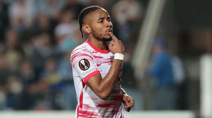 Vào! Christopher Nkunku (RB Leipzig) sút bóng vào góc trái khung thành, vượt qua tầm với của Juan Musso dù thủ môn đã đổ người hết cỡ.