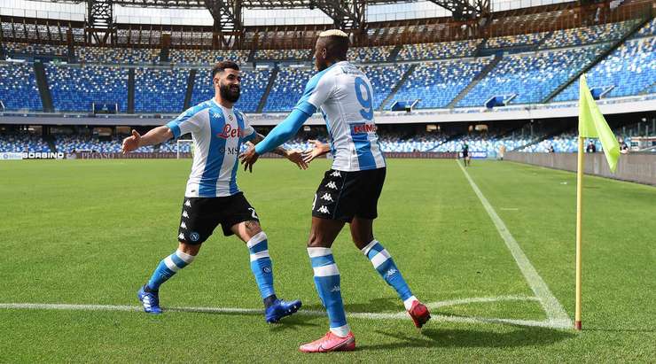 Victor Osimhen (Napoli) ghi bàn! Victor Osimhen (Napoli) được kiến tạo bởi Lorenzo Insigne và anh ấy đã cho thấy sự bình tĩnh tuyệt vời trong vòng cấm để sút vào bên phải mành lưới. 1:0.