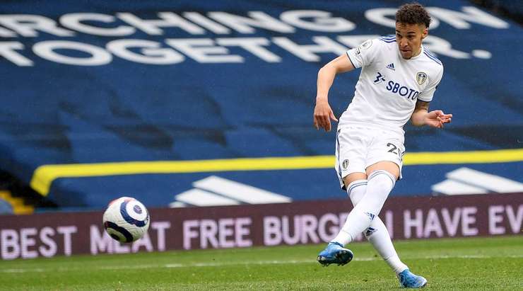 GOAL! Rodrigo (Leeds) đón đường chuyền từ Rafinha trong một đợt phản công nhanh và dứt điểm hiểm hóc từ cự ly gần. Tỉ số là 3:1.
