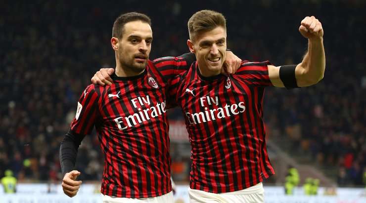 Vào! Ante Rebic dọn cỗ cho Giacomo Bonaventura (AC Milan), người ghi bàn với một pha dứt điểm cự li gần đơn giản. Tỉ số là 1:0.