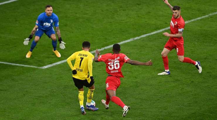 Jadon Sancho (Dortmund) nhận một đường chuyền sát thủ, đặt anh vào thế đối mặt với thủ môn và anh đã ghi bàn với một cú sút căng vào góc thấp bên phải khung thành. Một cú dứt điểm tuyệt đẹp.