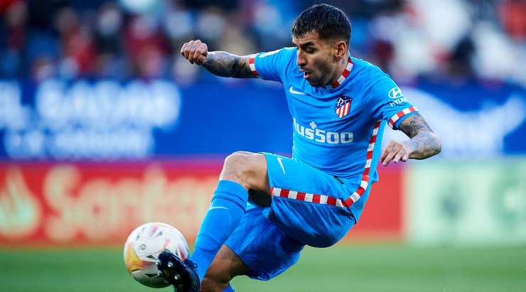 Angel Correa (Atl. Madrid) đối mặt với thủ môn sau một đường chuyền xuất sắc từ Koke. Anh ra chân rất nhanh và cú sút của anh đã chuyển hóa thành bàn thắng!