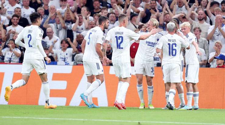 Rasmus Falk Jensen nhồi bóng cho Viktor Claesson (FC Copenhagen), người đón đường chuyền của anh ở trong vòng cấm và ra chân rất nhanh vào góc trái phía dưới! Thủ môn đã không thể làm gì được. 1:0!