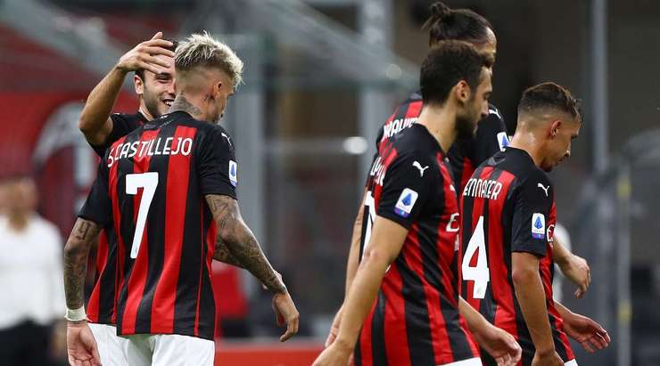 Samu Castillejo (AC Milan) nhận bóng trong vòng cấm, anh xoay trở rất nhanh nhẹn và dễ dàng sút tung lưới khung thành đối phương.